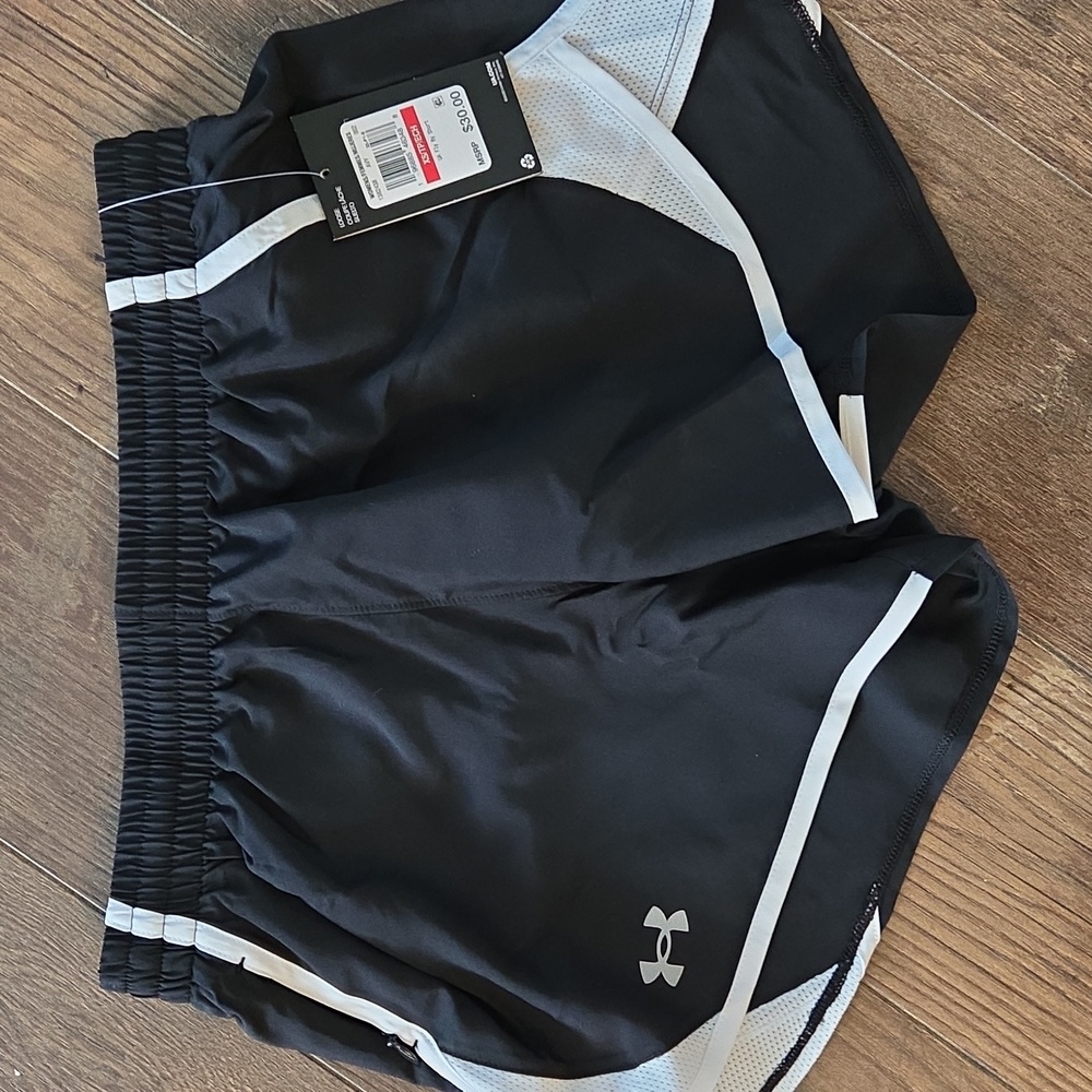 Under Armour Womens Black and White Athletic Shorts